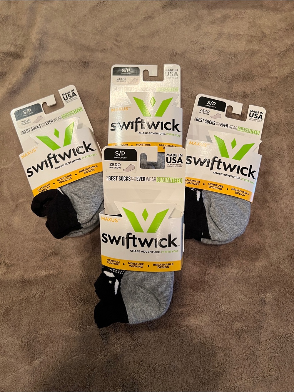 Swiftwick Maxus- 4 Pack-Women's No-Show Athletic Socks - Gray & Black